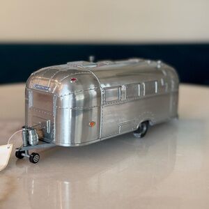 Vintage Airstream Flying Cloud Die Cast Model Travel Trailer 1:18 Scale